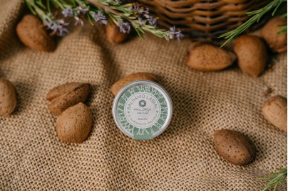 Baume à lèvre bio hidratant à l'huile d'amande de Majorque et romarin